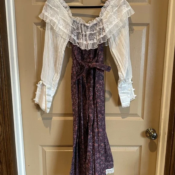 70’s Gunne Sax off shoulder purple floral with lace trim - Picture 2 of 2
